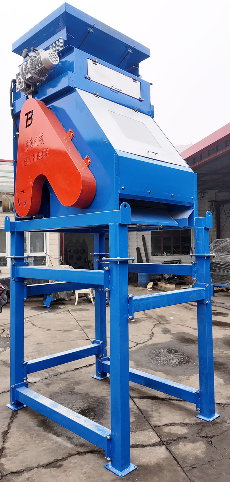 12.19四辊超强台阶磁选机一台 电动筛一台